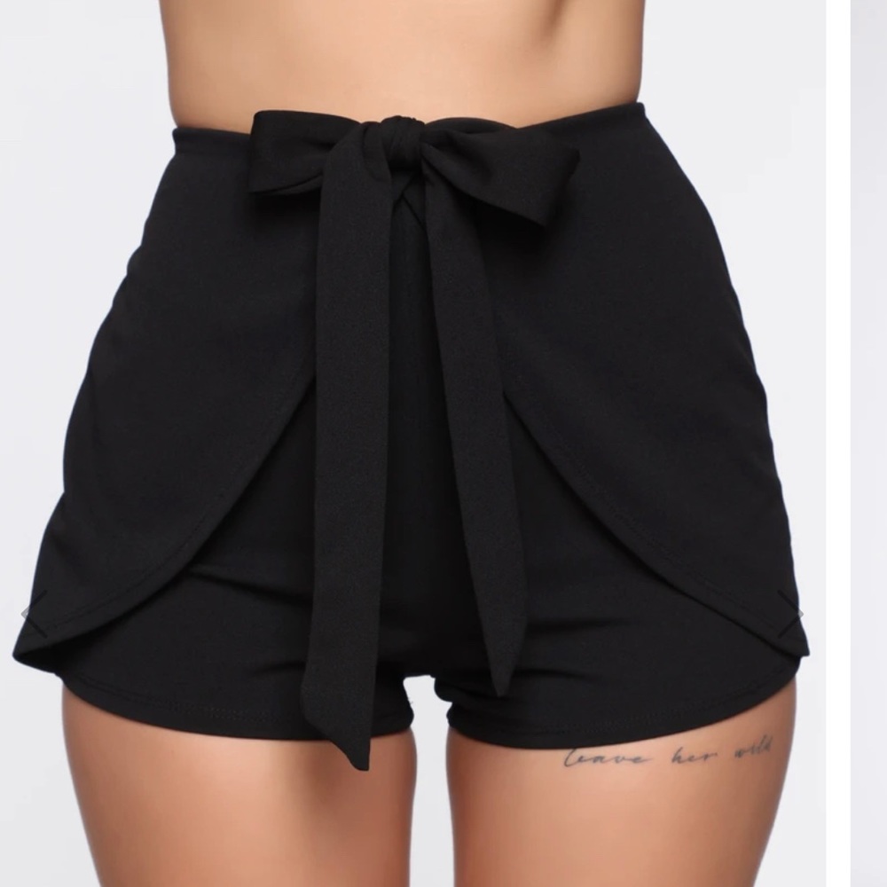 Fashion Nova flowey shorts
